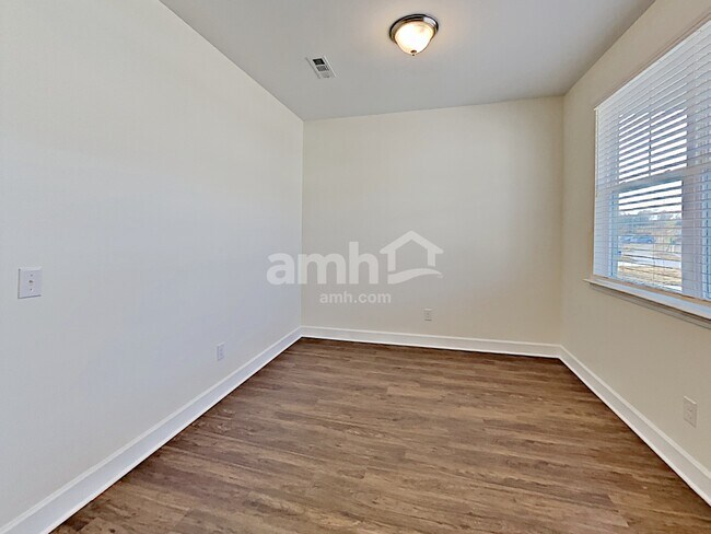 Building Photo - 5205 Lake Maxwell Dr