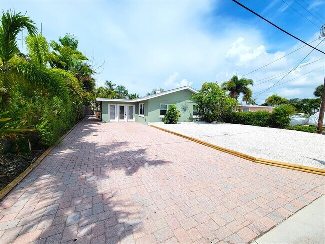 Building Photo - 314 Bahia Vista Dr