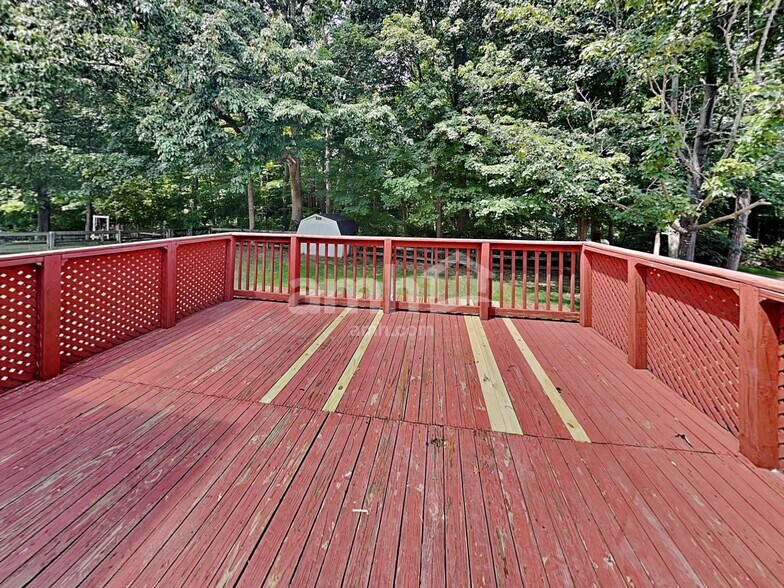 Building Photo - 3915 Little Creek Dr