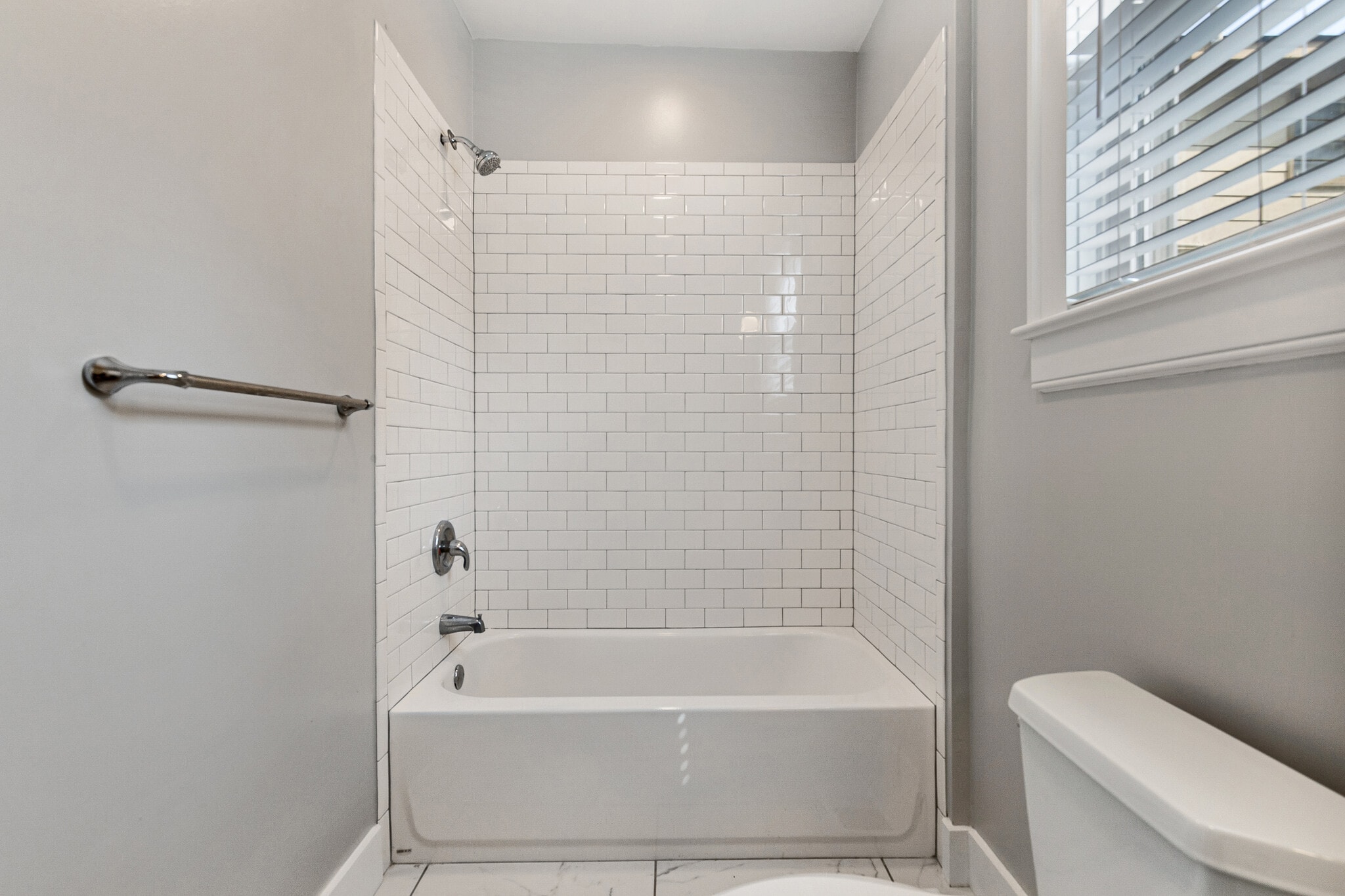 Ensuite Bath - 574 Rutledge Ave