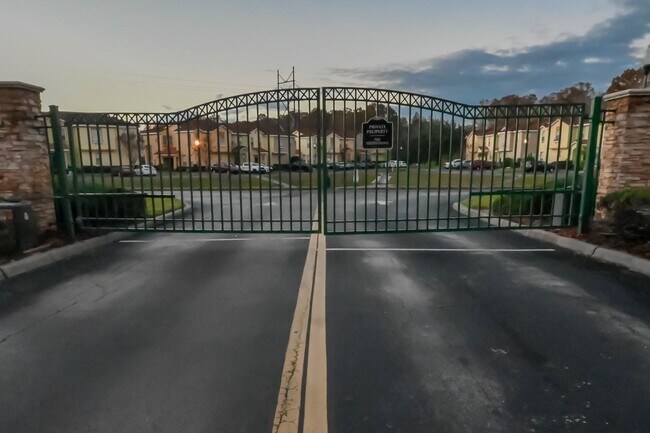 Building Photo - ~4/3~Monroe Circle~Woodwind Bay~Beautiful Town Home!