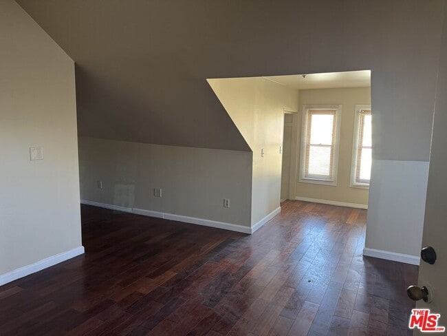 Building Photo - 2024 W 12th St