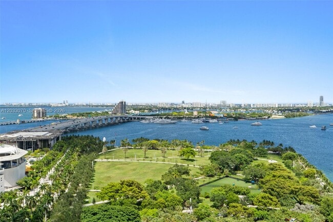 Building Photo - 900 Biscayne Blvd