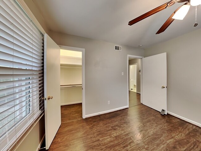 Building Photo - 307 Hillcrest Ave
