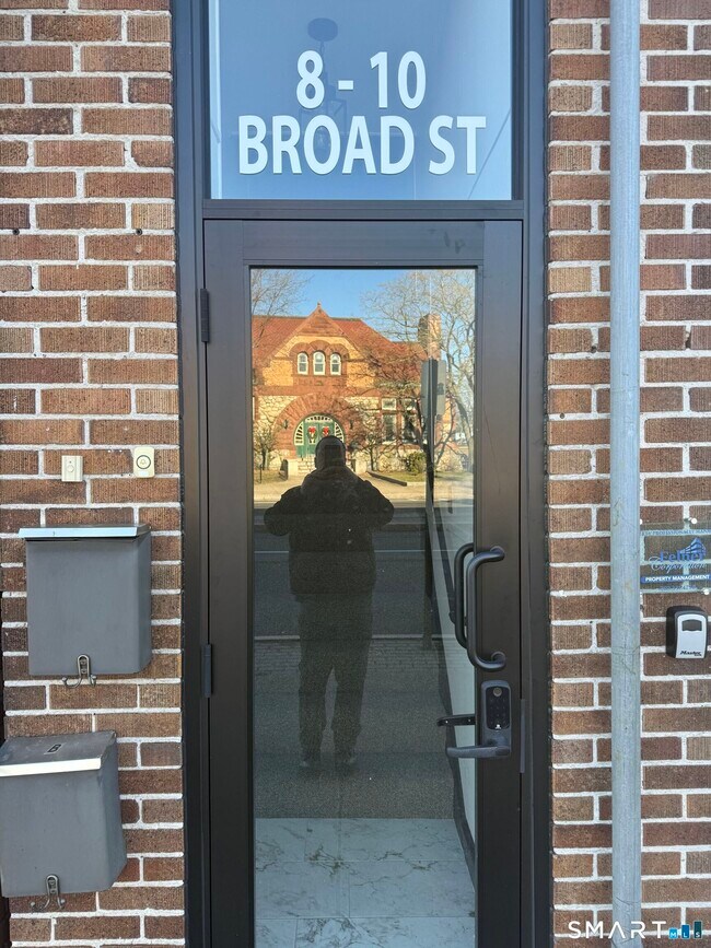 Building Photo - 8-10 S Broad St