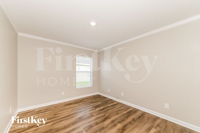 Building Photo - 5825 100th Ave E