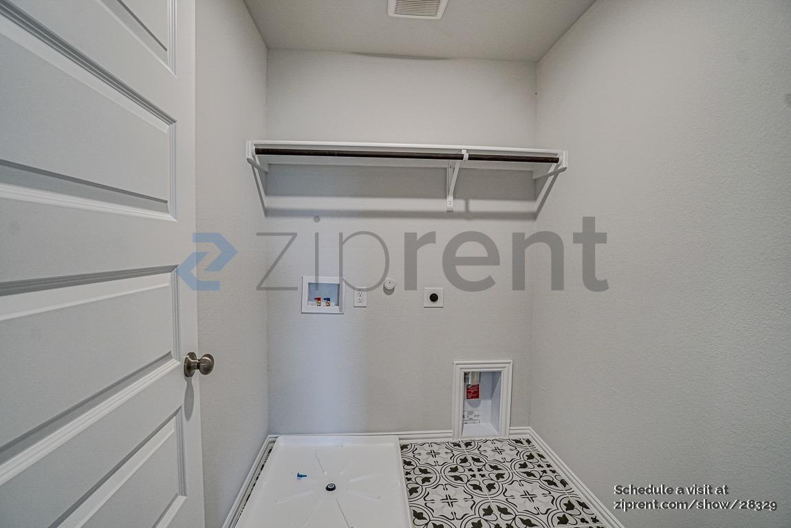 Building Photo - 520 Hickory Rdg Dr
