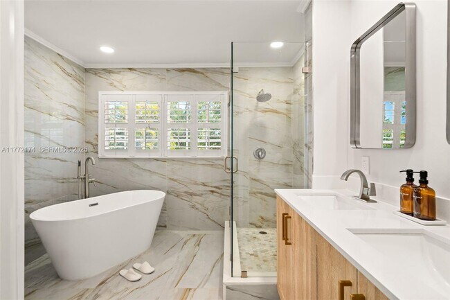 Building Photo - 911 SW 57th Ave