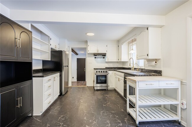 Building Photo - 105 Chestnut Dr