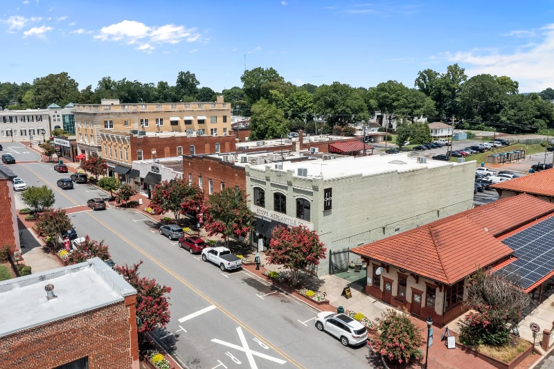 Building Photo - 307 Church St