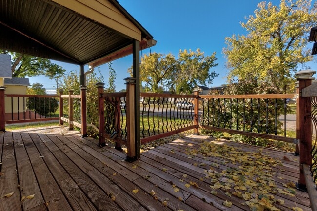 Building Photo - 812 Allen Ave