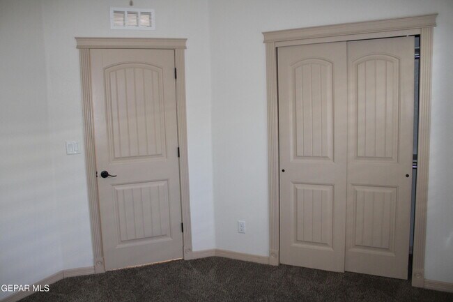 Building Photo - 3060 Cascade Point