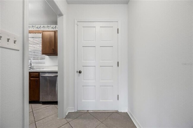 Building Photo - 1134 Villa Ln