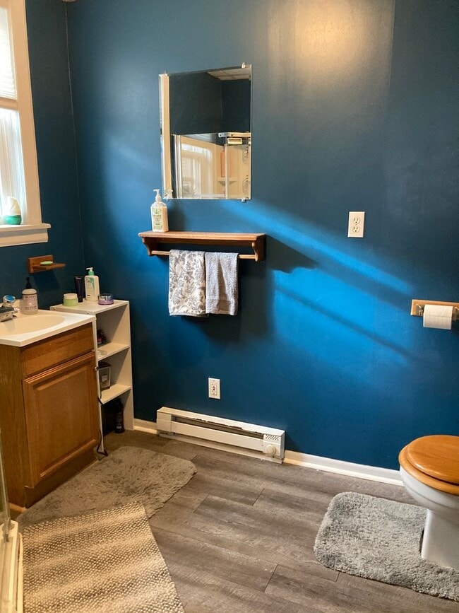 Building Photo - 3+ Bedroom / 2 Bath Single Family Home!