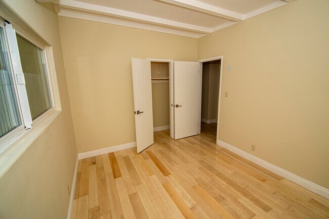 Building Photo - 156 W Linden Ct
