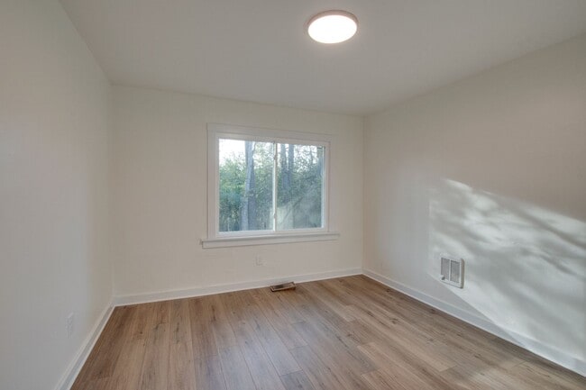 Building Photo - 2705 Wilson Dr NW