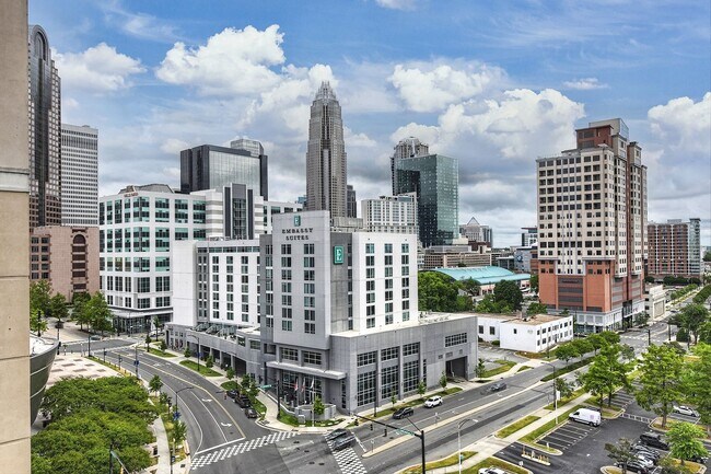 Building Photo - Modern High End Luxury Condo in Uptown Charlotte