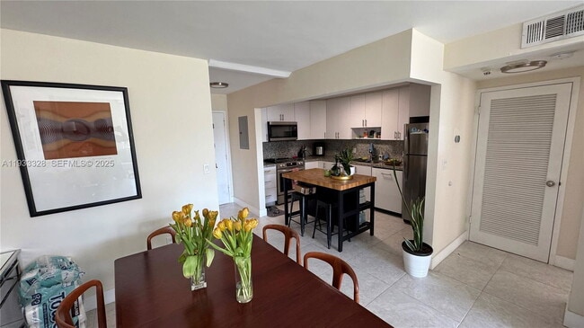 Building Photo - 151 SE 25th Rd