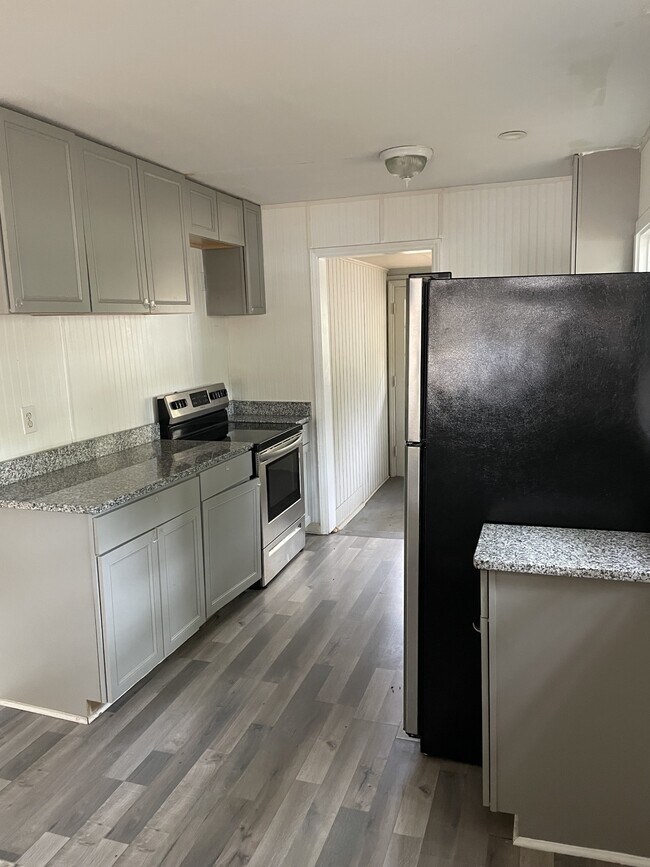 Building Photo - 300 St Anne Pl