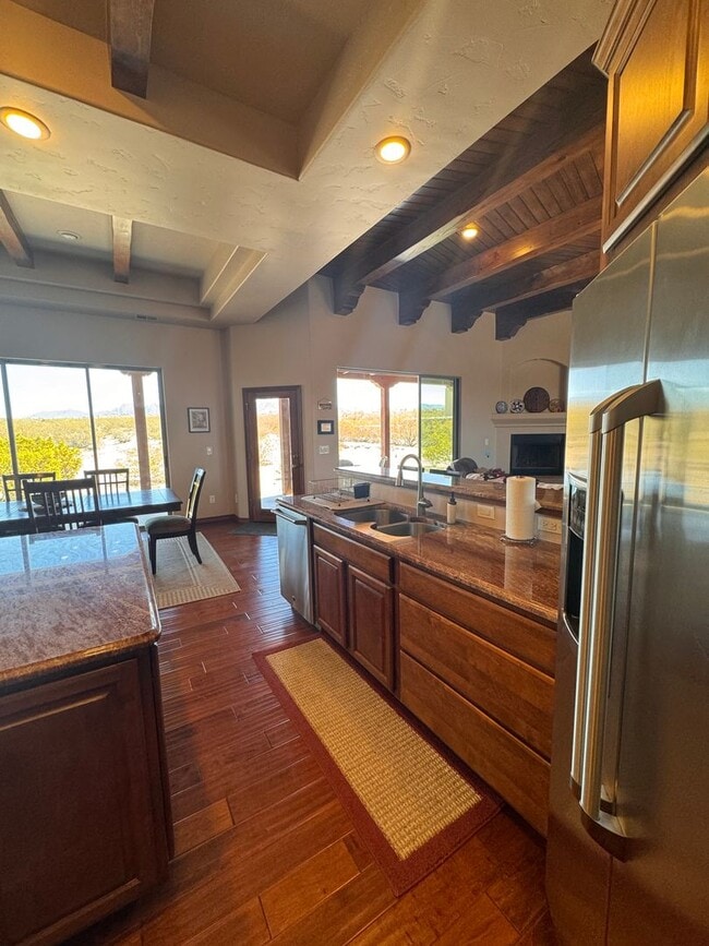 Building Photo - Gorgeous Fully Furnished rental on 1 acre, flexible lease term