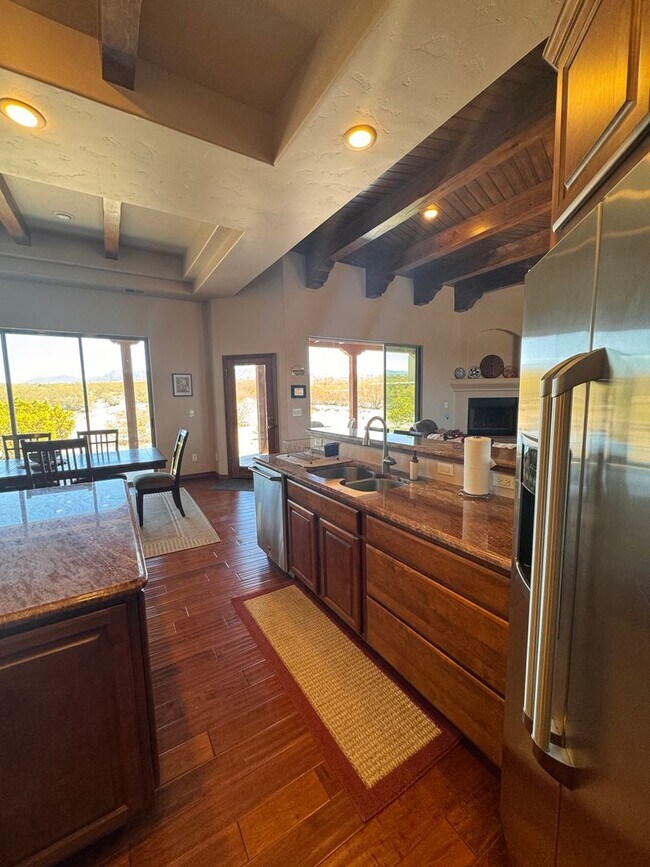 Building Photo - Gorgeous Fully Furnished rental on 1 acre,...
