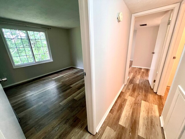 Building Photo - Hopewell - 2 Bedroom 1 Bathroom - Updated ...