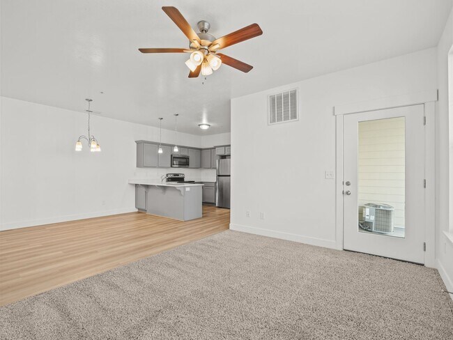 Building Photo - Beautiful home for rent in Saratoga Springs!