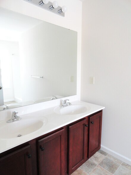 Building Photo - 105 Mount Olive Ln