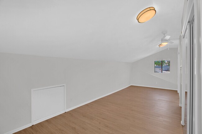 Building Photo - 746 N Catalina St