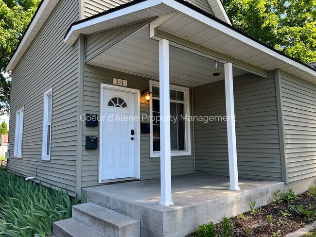 Building Photo - 311 E Foster Ave
