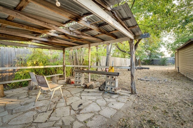 Building Photo - Urban Farmhouse - 2BD/2BA - Work Shop - Hu...