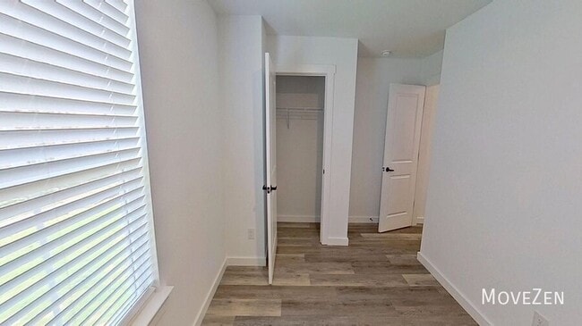 Building Photo - 277 Vanderbilt Rd