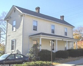 Building Photo - 4 Bedroom 2 Bath House
