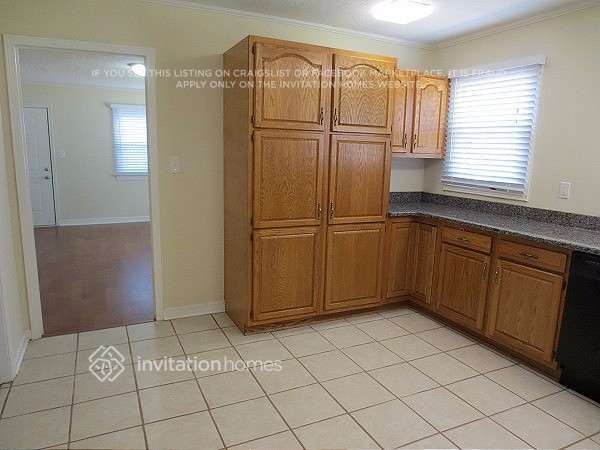 Building Photo - 1359 Raymond Dr