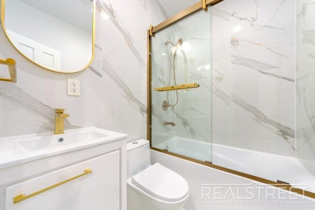 Building Photo - Newly Renovated Spacious 4 Bed 2 Bath in Bed Stuy!