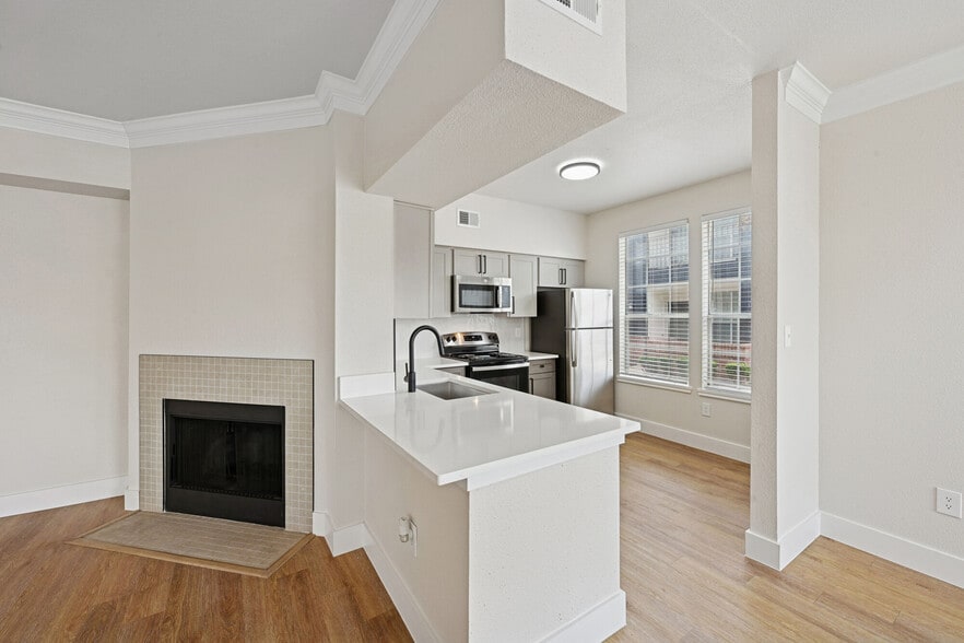 Building Photo - Barnett