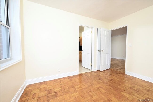 Building Photo - 2 Sadore Ln
