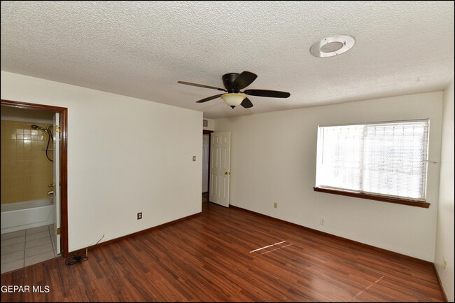 Building Photo - 2629 Lake Victoria Dr