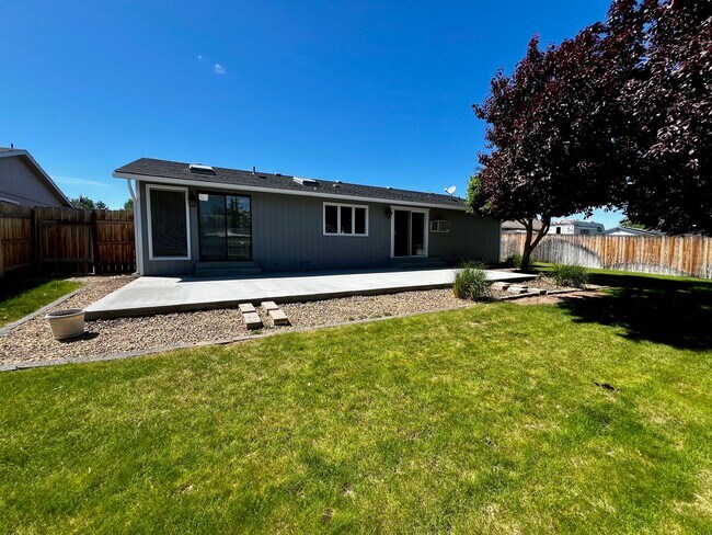 Building Photo - Non-Refundable & Security Deposit Total: $...