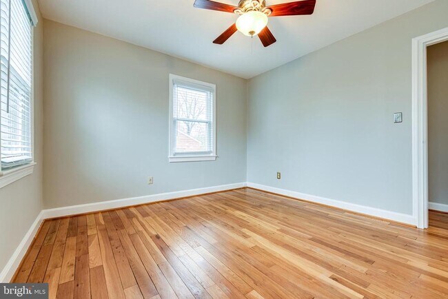 Building Photo - 5809 Mt Vernon Dr