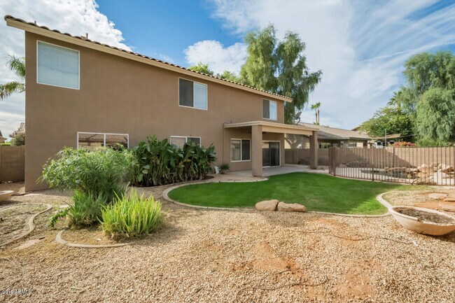 Building Photo - 454 E Baylor Ln