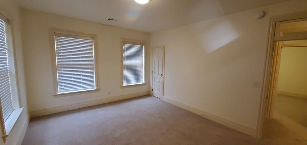 Building Photo - 1054 Cornwall Rd