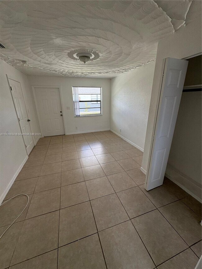 Building Photo - 4120 SW 19th St