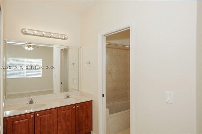 Building Photo - 4633 SW 164th Ct