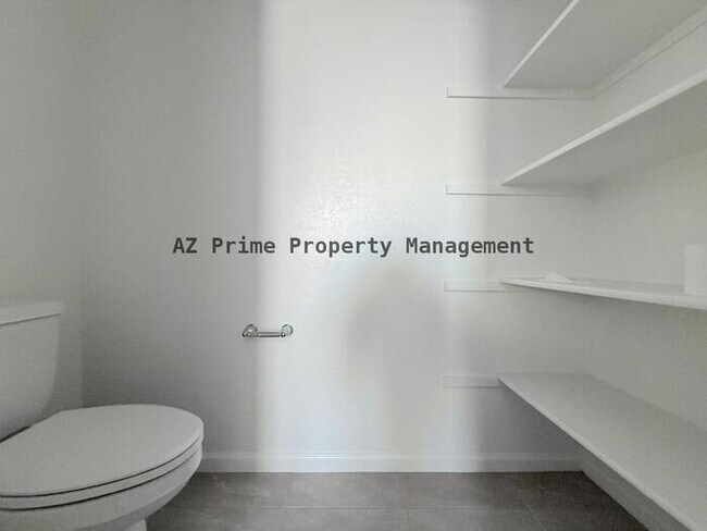 Building Photo - 9810 W Pinchot Ave