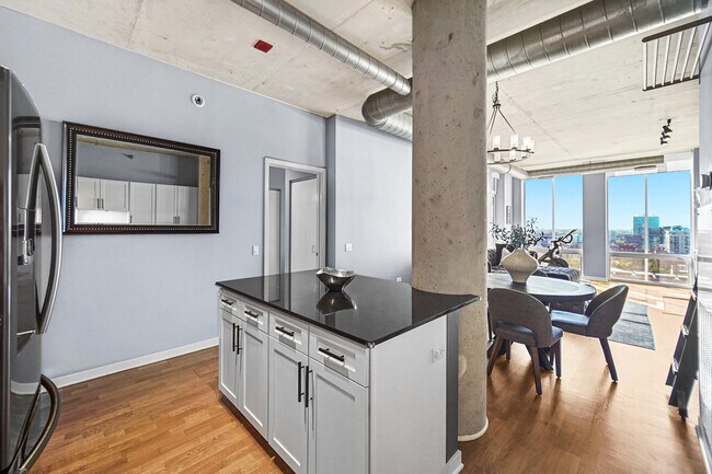 Building Photo - 720 N Larrabee St