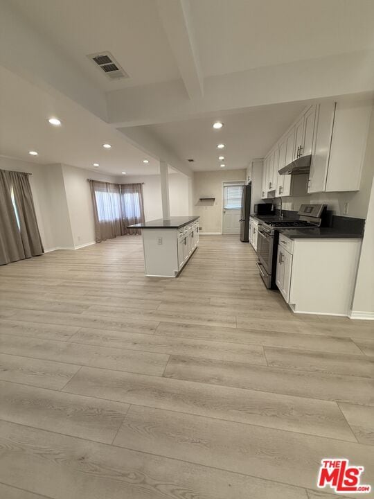 Building Photo - 10745 Saticoy St