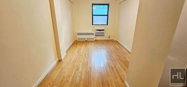 Building Photo - 150 E 84th St