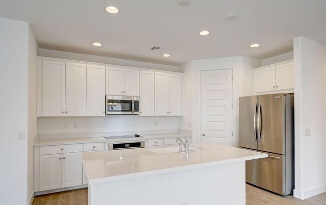 Building Photo - Stunning 3beds/2baths brand new home locat...