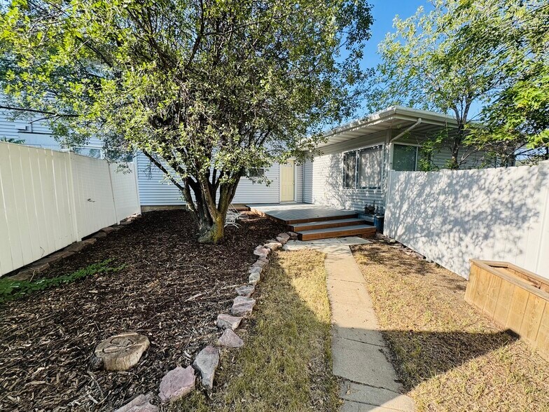Building Photo - 728 Saint Charles St